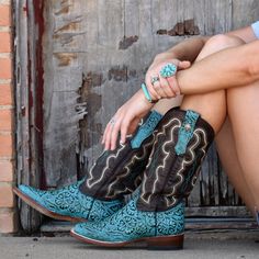 Western Turquoise Boots With Patina, Turquoise Western Boots With Patina, Western Turquoise Boots For Fall, Turquoise Western Boots For Ranch, Western Turquoise Boots For Rodeo, Turquoise Leather Boots For Western-themed Events, Fitted Turquoise Boots For Ranch, Turquoise Western Boots With Snip Toe, Turquoise Leather Western Boots