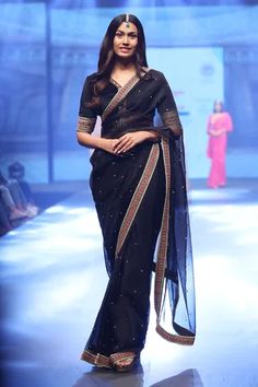 Black saree featuring pearl embroidered borders and buttis. Paired with a velvet blouse adorned with pearl and cutdana embroidered borders., Fit: Relaxed Black Saree Reception Look, Black Velvet Blouse With Saree, Saree With Velvet Blouse, Black Velvet Blouse Design, Black Organza Saree, Black Saree Blouse, Velvet Blouse Design, Sarees Black, Black Velvet Blouse