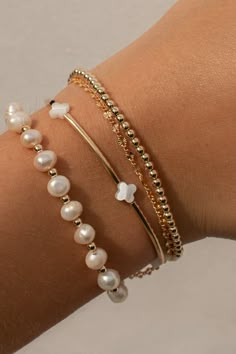 Ciara bracelet | VIE EN BLEU How To Stack Bracelets, Classy Jewelry Gold, Bracelet Stack Ideas, Xoxo Jewelry, Icon Jewelry, Gold Bracelets Stacked, Mother Of Pearl Bracelet, Jewelry Stack, Preppy Jewelry