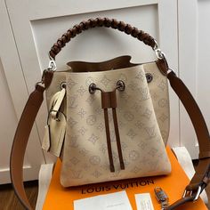 BRC Fashion Lu-Vi Bags - 13243 A+ Excellent Quality copies; Contact us if you've any questions in your mind. Purse Ysl, Ladies Bags, Trendy Tote, Top Collection, Lv Bag, Louis Vuitton Bags, Cute Bag, Bag Tags, Coco Chanel