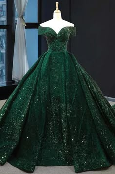 Contact+us:+lisamony@outlook.com Please+left+message+what+color+you+need+when+you+order+it.Besides+the+picture+color,+you+can+also+choose+any+color+you+want. Vintage+Off+Shoulder+Green+Long+Quinceanera+Dresses+Sweet+16+Prom+Dresses Processing+time:+12-21+business+days Shipping+Time:+3-5+b... Dream Dress Prom, Emerald Green Ball Gown, Green Ball Gown, Baju Kahwin, Vintage Ball Gowns, Princess Prom Dresses, Green Prom, Dresses Green, Plus Size Vintage