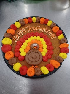 Turkey cookie cake Turkey Cookie Cake Designs, Thanks Giving Cake Design Simple, Easy Thanksgiving Cakes Decorating, Cookie Cake Thanksgiving, Thanksgiving Message Cookies, Thanksgiving Cookie Cake Ideas, Turkey Cookie Cake, Diy Thanksgiving Cake, Turkey Cakes Thanksgiving