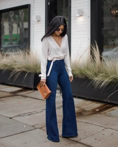 Bootcut jeans: cómo son y a quién le luce — Project Glam Flattering Outfits, Chique Outfits, Business Outfit, Petite Women, Petite Outfits, Stitch Fix Style, Petite Fashion