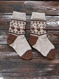 Hand knitted socks-warm and stylish, great and colorful accessory in cold weather! These knitted socks are so cozy, comfortable and warm, you'll never want to take them off. They will also become a good present for yourself or for your dear person.  They are made from 75% wool and 25% polyamid for strength. SIZES: For child: EU 29-30 USA 13-13.5 I recommend hand washing for long lasting socks but I have thrown my socks in the washing machines without hassle.  ** These socks are one of a kind and Casual Warm Brown Socks, Warm Brown Socks For Fall, Cozy Warm Brown Socks, Cozy Brown Socks For Stocking Stuffers, Brown Knitted Socks For Fall, Handmade Cozy Socks For Fall, Knitting Socks Patterns, Woolen Socks Handmade, Handknit Socks