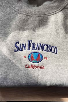 "San Francisco 1776 California" embroidered on a cute vintage-style crewneck. Inspired by vintage nike and retro sweaters. A cozy sweatshirt bound to keep you warm in the colder months. Outfit ideas, gifts for women and women, Insp brandy melville Ideas For Boutique, Timberland Outfits Women, Retro Sweaters, Logo Design Unique, San Francisco Sweatshirt, Boutique Logo Design, Cute Clothing Stores, Vintage California, Vintage Hoodie