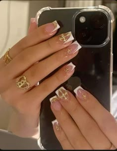 French Tip Shorties With Design, Shorties Nails Christmas, Long Gel X Nail Ideas, Christmas Shorties, Mini Acrylic Nails, Gold And White Nails, Mini Nails, Shorties Nails, Gold French Tip