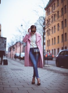 Young Hearts Run Free Jas Outfit, Baby Pink Coat, Outfits 2014, Coat Street Style, Coat Outfits, 2014 Fashion, Fashion Week Street Style