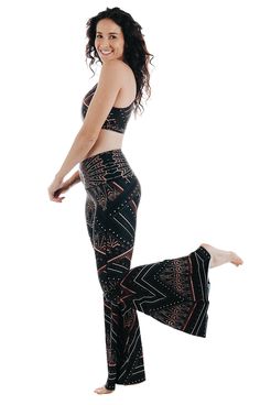 Bell bottoms flare leggings are the go-to for fun, flashy, fitness. Our flare leggings are perfect for any yoga class followed by brunch or a lazy sunday. 32" inseam designed with bar-tack stitch sections so you can cut to your preferred length without worrying about ruining your new leggings. Techno-fabric that's breathable and sweat-wicking to keep your skin cool during hot and sweaty workouts. Rated excellent for UPF protection (equivalent to UVB/UVA 40-50+) Stay put high waist yoga leggings Humble Warrior, Yoga Democracy, Printed Bell Bottoms, Stay Groovy, Sweaty Workouts, Flare Legging, Hippie Fashion, Skin Discoloration, Boho Fall