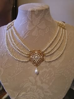 LIMITED ָָָָָָָָָ Beautiful Bridal choker features four strands of small cream Ivory pearls with a golden flower filigree set with Ivory pearls and a Swarovski drop pearl is dangle below.Between the lines of the pearls I connected the separate golden findings set with rhinestone. Its Bride Choker, Gold And Pearl Necklace, خواتم خطوبة, Bride Necklace, Bridal Pearl Necklace, Pearl Necklace Vintage, Bridal Choker, Golden Flower, Fancy Jewellery