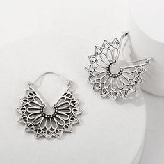 Material: Alloy Fashion Element: Fan Style: INS Style Trendy Silver Flower Earrings For Pierced Ears, Nickel-free Silver Flower Earrings For Summer, Single Silver Earring For Spring, Summer Vintage Metal Hoop Earrings, Summer Metal Dangle Flower Earrings, Vintage Metal Hoop Earrings For Summer, Spring Silver Metal Hoop Earrings, Handmade Metal Flower Earrings For Summer, Summer Dangle Flower Earrings