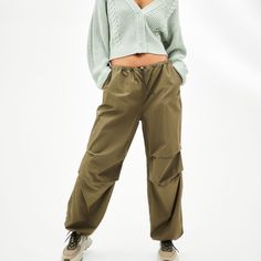 Perfect Condition, Never Been Worn. Baggy Utility Bottoms For Winter, Baggy Versatile Parachute Pants For Fall, Trendy Winter Pants With Elastic Waistband, Green Parachute Pants With Elastic Waistband For Fall, Winter Stretch Bottoms With Cargo Pockets, Khaki Bottoms With Elastic Waistband For Winter, Winter Stretch Pants With Cargo Pockets, Stretch Winter Cargo Pants, Stretch Winter Cargo Trousers