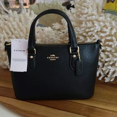 Nwt Coach Crossbody! Questions? Leave A Comment Below! Coach Bags Black, Coach Bag Outfit, 2000s Stuff, Black Coach Bag, Black Coach Purse, Brand Handbags, Handbag Essentials, Baggage Claim, Patent Leather Bag