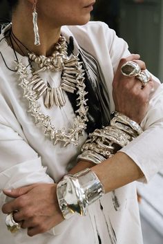 Rachel Zoe Jewelry, Elegante Y Chic, Jewellery Art, Woman Jewelry, Bold Jewelry, Jewelry Aesthetic, Chunky Jewelry