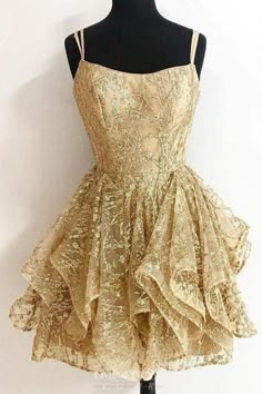 #goldpromdresses #googleshopping #partyeventdresses #promdresses #shortpromdresses #strapspromdresses Gold Homecoming Dress, Gaun Koktail, Gold Sequin Shorts, Cocktail Party Outfit, Sparkly Shorts, Mode Ulzzang, Short Homecoming Dresses, Mini Prom Dresses, Gold Shorts