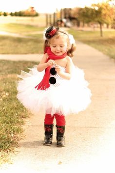 SO. CUTE!!!!! Omg I wish my daughter wasn't too old Snowman Costume, Baby Kostüm, Fake Snow, Mini Top Hat, Chur, Boy Baby, Girl Baby, Future Kids, Tutu Dress