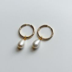 These 18K gold plated stainless steel hoop earrings are perfect for any occasion - durable, hypoallergenic, and tarnish-resistant, they feature a pearly white freshwater rice pearl pendant. The 19 gauge posts provide a secure fit, and the pearls vary from 9-10mm for a subtle, stylish touch. Gold Hoop Earrings With Pearl Pendant As Gift, Gold Plated Hoop Earrings With Pearl Pendant As Gift, Pearl Teardrop Hoop Earrings As Gift, Small Hoop Earrings With Pearl Pendant For Gift, Small Hoop Earrings With Pearl Pendant As Gift, Teardrop Pearl Hoop Earrings For Gifts, Pearl Teardrop Hoop Earrings For Gift, Teardrop Hoop Earrings With Pearl Pendant As Gift, Teardrop Hoop Earrings With Pearl Pendant