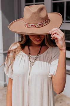 Our pretty taupe hued 'Girlfriend Status' fedora featuring lightweight wool material, a curved 4-inch brim, and a floral embroidered accent band! Hat Dimensions: Length - 15.5 Inches Width - 14 Inches Height - 4.5 Inches Cranial Circumference - 22 Inches Fedora Men, Mens Fedora, Wool Fedora, Cooling Blanket, Comfort Wear, Mocha, Fedora, Women Fashion, 4 Inch