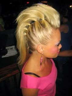 Faux Mohawks Special! Gallery & Video Tutorials! Crazy Hair Ideas, Faux Mohawk, Fete Emo, Crazy Hair Day Ideas, Wacky Hair Day, 80's Party, 80s Costume, 80s Theme, Wacky Hair Days