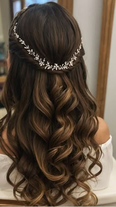 Engagment Hair Style Long Hair, Prom Hair Loose Curls, Wedding Medium Length Hair, Moh Hair, Reception Hairstyles, Prom Attire, Cute Prom Hairstyles, Hair Style On Saree, Prom 2025