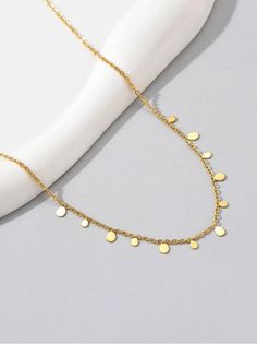 Elevate your jewelry collection with our stunning Teardrop Gold Necklace, a perfect blend of sophistication and contemporary style. This exquisite piece features beautifully crafted teardrop-shaped links that cascade gracefully around your neckline, adding a touch of elegance to any outfit. Specifications: Length: 40 cm with a 5 cm adjustable extender, allowing for a customizable fit. Material: High-quality gold-tone finish that exudes luxury while remaining lightweight and comfortable for all-d Minimal Gifts, Gold Necklace Simple, Teardrop Necklace, Drop Necklace, Layered Necklaces, Everyday Look, Contemporary Style, Unique Style, Thoughtful Gifts