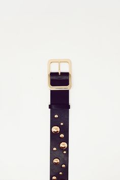 The Bella Bubble Belt has a width of 1 7/8 inches, making it incompatible with the majority of belt loops. Nevertheless, the belt is a fashionable and ideal accessory. Cheap Black Party Wristband, Chic Adjustable Belt With Brass Buckle, Chic Black Belt With Brass Buckle, Trendy Belts For Everyday Use, Modern Adjustable Belts With Belt Loops, Modern Adjustable Belt With Belt Loops, Adjustable Modern Belt With Belt Loops, Formal Adjustable Belt With Removable Feature, Modern Adjustable Belts For Everyday Use