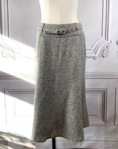 Wool and silk mix skirt by Max Mara. Zipper on the side, with a belt. Composition is 70% wool and 30 % silk, European size 36, which is S. Please check measurements to be sure. Waist 35 cm, hips 47 cm, length 67 cm. Don't hesitate to contact me if you have questions! Wool Skirt, Womens Skirts, Wool Skirts, Estonia, Max Mara, On The Side, Favorite Outfit, Art Collection, Womens Skirt