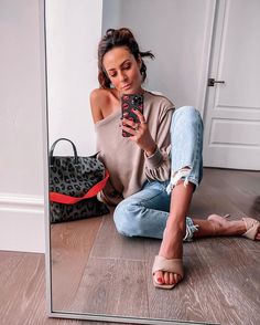 Suyapa Lucy-Style Blogger on Instagram: “Monday vibes 🤎 Never met a clavicle top I didn’t love! My entire look is part of the #NSale, I found the sweater in a few other colors…” Lucy Hernandez, Monday Vibes, Pink Leather Jacket, Slouchy Style, Chic Blazer, Coachella Fashion, Style Inspiration Spring, T Love, Style Inspiration Fall