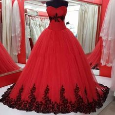 Red Wedding Gowns, Organza Bridal, Vintage Ball Gowns, Gothic Lace, Wedding Dress Organza, Gothic Wedding Dress, Red Wedding Dresses, Wedding Robe, Womens Prom Dresses