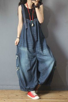 #overalls #jumpsuits #plussize Loose Overalls Outfit, Big Overalls, Hippie Overalls, Flared Overalls, Emma Outfits, Comfy Overalls, Denim Overalls Outfit, Plus Size Overalls, Overalls Flare