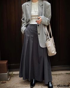 OliviaMark - Elegant and Timeless High-Waisted Pleated Midi Skirt Pleated Long Skirt Outfit, Midi Pleated Skirt Outfit, Grey Pleated Skirt Outfit, Long Pleated Skirt Outfit, Gray Skirt Outfit, Pleated Midi Skirt Outfit, Long Grey Skirt, Job Outfits, Grey Pleated Skirt