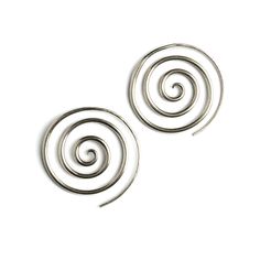 Create an enchanting look with these super spiral silver earrings. Crafted with 95% pure tribal silver, they are a timeless way to express your style. Material: 95% Silver Diameter: 40mm Oxidation, hammer marks, and slight design variances are part of the allure of these distinctive pieces Sold as a pair All of our jewellery is packed in our labelled gift box View more of our silver earrings: https://www.etsy.com/uk/shop/Tribulondon?section_id=21648944 Return / exchange policy: * Please read car Silver Wire Earrings, Fake Gauge Earrings, Bali Earrings, Golden Triangle, Earrings Everyday, Minimal Earrings, Swirl Earrings, Hill Tribe Silver, Silver Collection