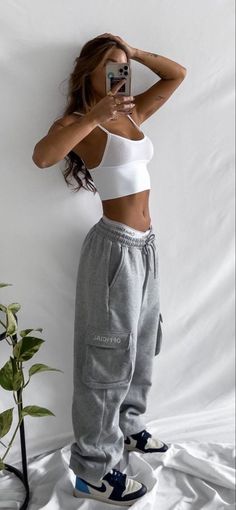 Fitness Trends 2023, Jennifer Chong Outfits, 2024 Outfit Trends, 2024 Trends For Women, Sporty Aesthetic Outfit, Gym Girl Outfits, Jennifer Chong, Casual Outfit Style, Comfy Streetwear