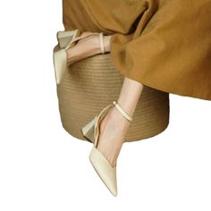 SPECIFICATIONSWomen's dress shoes: Women's loafersShoes: womens shoesheeled shoes women: heels women luxurywomen's boots trend 2024: sharpwomen's sandals with heels: High heelswomen's sandals 2024: Womens shoesround toe: gold heelselegant woman heels: low heel shoes elegant womenPlatform shoes: High heels shoeDropshipping: luxury brand woman shoeBrand Name: KukomboModel Number: Dropshipping5352532Style: fashionFashion Element: BucklePump Type: basicFit: Fits true to size, take your normal sizeHe High Heels Elegant, Sandals With Heels, Woman Heels, Heels Low Heel, Heels Elegant, Shoes Elegant, Women Platform Shoes, Loafer Shoes Women, Women Heels