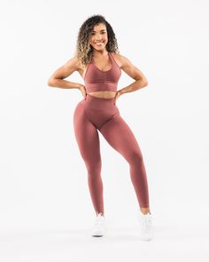 HIGHLIGHTS. High-waisted legging. Form-fitting with an integral 3-tiered, tapered waistband. Seamless, knit fabric. No front seam. Back scrunch seam detail to enhance curves. Leg and glute contouring panels. Alphalete wordmark logo branding knitted in white FIT SUGGESTION. This item runs true to Alphalete’s standard seamless fit.. If you are between sizes, we recommend sizing up.. Model is 5’2”/157.5cm, wearing a size XS with a 25”/63.5cm waist and 38”/96.5cm hips. MATERIALS AND WASHING DIRECTIO Amplify Leggings, Wordmark Logo, Word Mark Logo, Ombre Effect, Womens Bras, High Waisted Leggings, Women Collection, Logo Branding, New Color