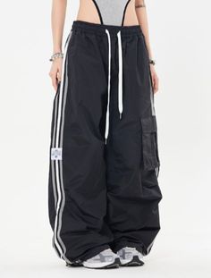 Add some serious swagger to your streetwear look with these Hip-hop street wide-leg pants. Oversize and ultra-cool, these pants will have you feeling fly AF. Take a break from your typical jeans and let the city streets be your runway! Black Oversized Hip Hop Pants, Baggy Wide-leg Hip Hop Cargo Pants, Hip Hop Wide-leg Cargo Pants With Pockets, Hip Hop Wide-leg Cargo Pants For Streetwear, Wide-leg Parachute Pants With Hip Pockets For Streetwear, Grunge Vibes, Plus Size Yoga, Coquette Style, Pastel Goth Fashion