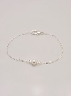 REAL STERLING SILVER I make this dainty pearl bracelet using quality sterling silver chain and a silver lobster clasp. A delicate 6mm Swarovski pearl is set on the bracelet and is available in your choice of 5 colors. Comes in a gift box, perfect for gift giving. At this price, these bracelets make great group gifts. SIZING - IMPORTANT: To determine bracelet size, measure snugly around your wrist and add 1/2 inch to get your bracelet size. Do not order in your exact wrist measurement as it will Dainty Pearl Bracelet, Minimalist Bridesmaid, Minimalist Jewelry Silver, Goddess Jewelry, Headband Jewelry, Group Gifts, Pandora Bracelet Charms, Bridesmaid Bracelet, Jewelry Lookbook