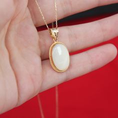 "Real Mother of Pearl Necklace 14k Gold Raw White Nacre Oval Necklace Vintage Style Boho Necklace Handmade Jewelry Christmas Gift For Women ▶ 𝙋𝙍𝙊𝘿𝙐𝘾𝙏 𝙁𝙀𝘼𝙏𝙐𝙍𝙀𝙎 * 14k Yellow Gold Mother of Pearl Necklace * Mother of Pearl Width : 1.23 cm ( 0.48 in) * Mother of Pearl Lenght : 1.75 cm ( 0.68 in) * Mother of Pearl Necklace Total Size : 1.55 cm x 2.38 cm ( 0.61 x 0.93 in) * Mother of Pearl Necklace Height: 4.95 mm ( 0.19 in) * Available in 5 different chain lengths: 42cm (16.5 in), 44cm Christmas Gift For Women, Pearl Necklace Designs, Oval Necklace, Pearl Stone, Mother Of Pearl Necklace, Jewelry Christmas, Christmas Gift Jewelry, Christmas Gifts For Women, Necklace Vintage