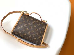 Nicolas Ghesquière focused on the retro trend of Ivy handbags for the 2020 early spring fashion show, recreating the charm of the Bel Air handbags that came out in 1994. Monogram canvas and natural calfskin with logo hook closure. Dimensions: 23.5 x 18.0 x 9.0 cm Monogram Canvas Box Bag With Detachable Handle, Monogram Canvas Top Handle Box Bag For Shopping, Shopping Monogram Canvas Top Handle Box Bag, Top Handle Monogram Canvas Box Bag For Everyday, Monogram Canvas Box Bag For Shopping, Square Monogram Canvas Bag With Top Carry Handle, Shopping Monogram Canvas Box Bag With Top Handle, Shopping Box Bag With Top Handle In Monogram Canvas, Square Monogram Canvas Shoulder Bag With Top Handle