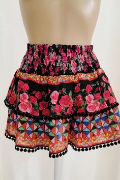 Very pretty flounced mini line skirt in many printed colors by our Coast made in Positano to match with many different top. Positano Fashion, Jeans Long Skirt, Bolero Top, Long Linen Dress, Tiered Ruffle Skirt, St Barth, Line Skirt, Positano, Ruffle Skirt