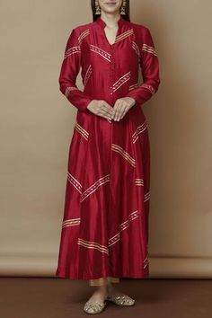 Shop for Nachiket Barve Red Chanderi Kurta for Women Online at Aza Fashions Collar Kurta For Women, Plazo Suits, Simple Kurtis, Collar Kurta, Simple Suit, Mehendi Decor, Gown Designs, Indian Kurti Designs, Indian Kurti