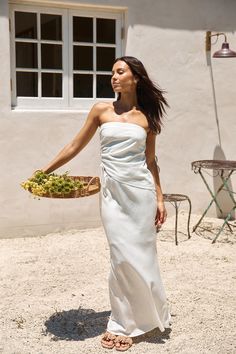 Length from waist to hem of size S: 104cm. Maxi skirt.  Semi-lined. Model is a standard XS and is wearing size XS. True to size. Elastic waist. Flowy. Slip on. Cold hand wash only. Main: Linen/Cotton Lining: Polyester/Spandex.  It's giving us all the vibes we're searching for this season. The Ashley's Pick Linen Blend Maxi Skirt features an elastic waist and a flowy fit. Style with the matching  for all the likes! Linen Matching Set, Maxi Skirt White, Hidden Oasis, White Cotton Skirt, Linen Maxi Skirt, Wedding Fits, Discover Your Style, Maxi Rok, Elevated Casual