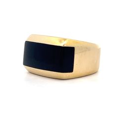 Designed by Di Modolo, this men's right hand ring in 18 karat yellow gold features a striking black onyx slab as its centerpiece. The deep, rich hue of the onyx contrasts beautifully with the warm gold, creating a bold visual effect. The ring's chunky band with squared-off edges adds to its robust and sophisticated design. Ideal for both special occasions and everyday wear, this black onyx ring is a standout accessory. Modern Onyx Rings For Formal Occasions, Formal Black Onyx Ring With Enamel, Modern Black Enamel Rings For Formal Events, Modern Black Enamel Rings For Formal Occasions, Modern Black Rings For Formal Occasions, Modern Yellow Gold Signet Ring With Black Enamel, Black Polished Signet Ring For Formal Occasions, Modern Black 14k Gold Rings, Black 14k Gold Signet Ring With Polished Finish