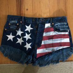 Never Used Casual Shorts With Flag Print, Casual Short Bottoms With Flag Print, Casual Blue Shorts For 4th Of July, Casual Shorts For 4th Of July, Casual High Waist Bottoms With American Flag Print, Casual High-waist Bottoms With American Flag Print, Blue Bottoms For Beach On 4th Of July, Casual Blue Jean Shorts With American Flag Print, American Flag Casual Shorts