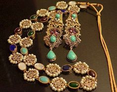 kundan nackless and earrings set with beautiful multi kundan and pearl works Jewellery Pearl, Indian Jewellery Gold, Beef Empanadas, Rani Haar, Earrings Model, Kundan Necklace, Bollywood Style, Kundan Necklaces, Blue Lake