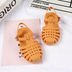 Yellow / 17cm Roman Slippers Stylish Kids Fashion, Candy Jelly, Toddler Sandals, Water Sandals, Princess Shoes, Splish Splash, Yellow Shoes, Retro Summer, Jelly Sandals