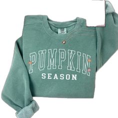 Trendy College Sweats For Fall, Fall Varsity Long Sleeve Sweats, Varsity Long Sleeve Sweats For Fall, Long Sleeve Varsity Sweats For Fall, Sporty Letter Print Sweats For Fall, Sporty Sweats With Letter Print For Fall, Varsity Style Relaxed Fit Top For Fall, Fall Game Day Crew Neck Sweatshirt, School Spirit Sweatshirt With Relaxed Fit For Fall