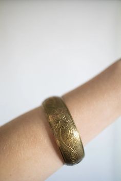 Vintage Jewelry Floral Brass Bangle – Shop Hedda Vintage Gold Bangles, Thrift Manifestation, Antique Gold Bracelet, Vintage Jewelry Antique, Brass Cuff Bracelet, Jewelry Floral, Op Shop, Brass Bangle, Brass Cuff