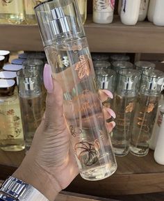 Profumo Victoria Secret, Koleksi Parfum, Classy Acrylic, Perfume Organization, Body Hygiene, Perfume Body Spray, Perfume Collection Fragrance, Bath And Body Works Perfume, Shower Skin Care