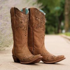 Gorgeous Glittery Cowgirl Boots! Barely Worn And Super Comfy. A Few Marks On The Heel Area (Last 2 Pictures), I Think From Sitting In My Closet But They Aren’t Super Noticeable And Might Come Off With Some Leather Cleaner. These Would Be Great For A Country Wedding Or Even Date Night! *Posted A Second Time Because The Scuffs Weren’t Pictured Originally Fall Embellished Round Toe Boots, Embellished Round Toe Boots For Fall, Embellished Snip Toe Boots For Fall, Fall Embellished Snip Toe Boots, Embellished Brown Round Toe Boots, Brown Embellished Round Toe Boots, Glittery Cowgirl, A Country Wedding, Womens Cowgirl Boots