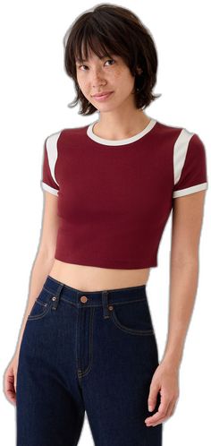 Trendy Stretch Tops By Gap, Trendy Stretch Tops From Gap, Fitted Cropped Top By Gap, Fitted Gap Tops, Basic Ribbed Cropped T-shirt, Trendy Fitted Ribbed Cropped T-shirt, Gap Cropped Tops For Spring, Basic Stretch Gap T-shirt, Sporty Cotton Tops By Gap